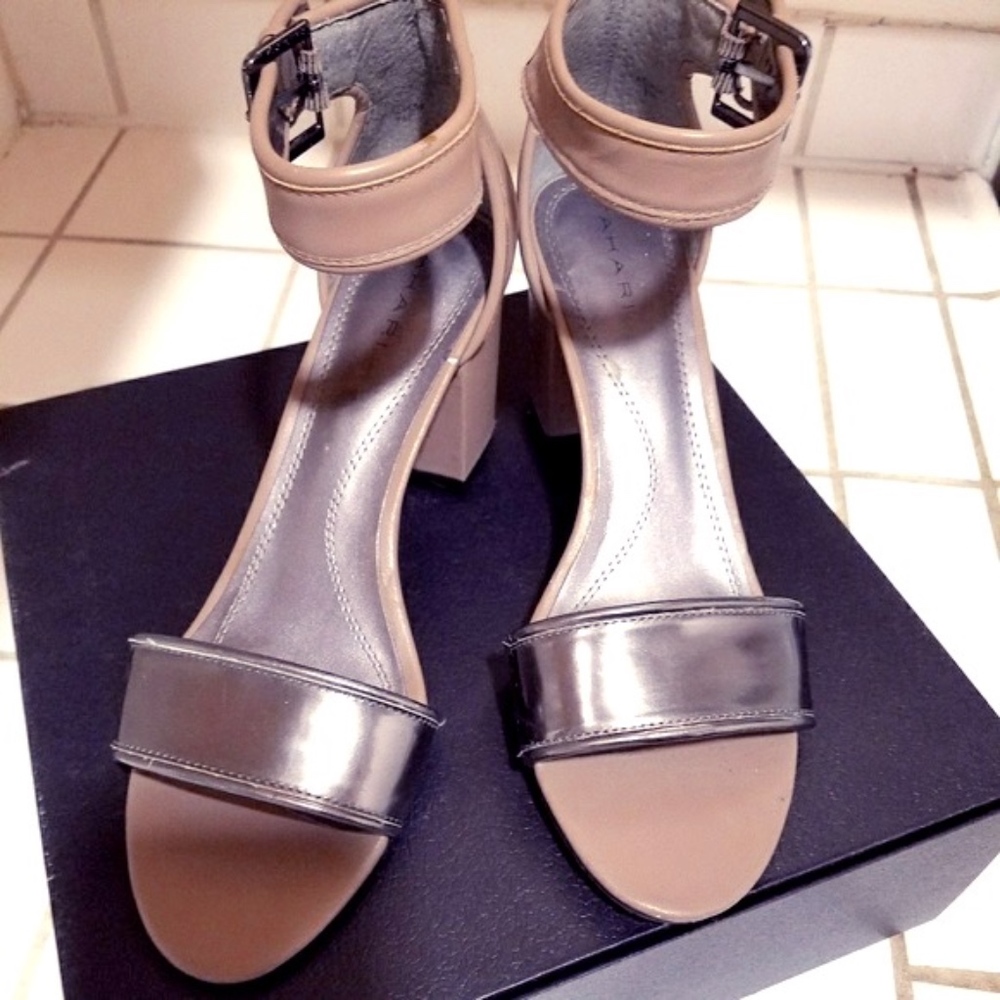 NEW! Tahari Tan Sandals Size: US 10 Regular